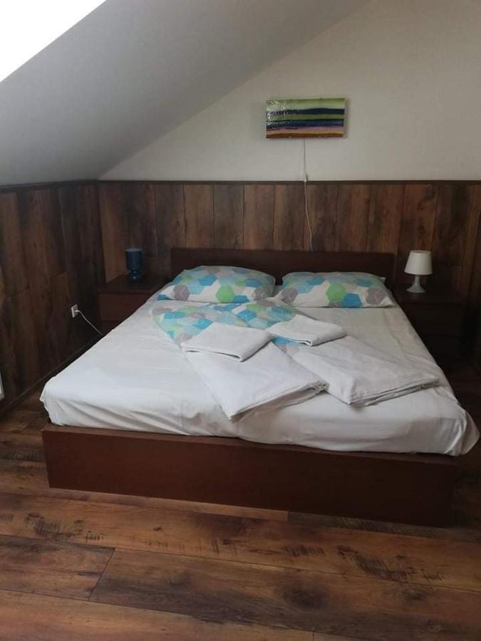 Twins Hotel Hurbanovo Екстериор снимка