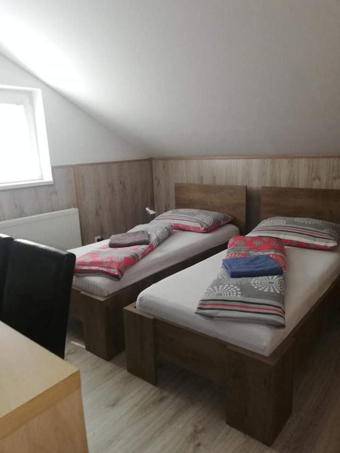 Twins Hotel Hurbanovo Екстериор снимка